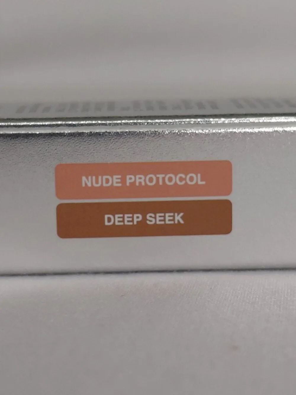 Toyfactory - Nialip Lip Liner in Nude Protocol + Deep Seek